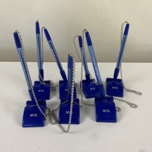 PD095 - Lapiceras y portafolletos para local comercial